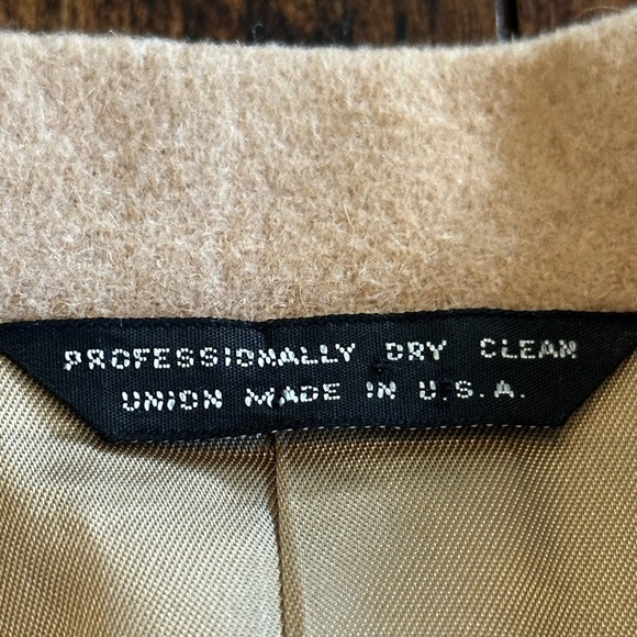 Vintage | 1970s Tan Two Button Blazer - Picture 8 of 13